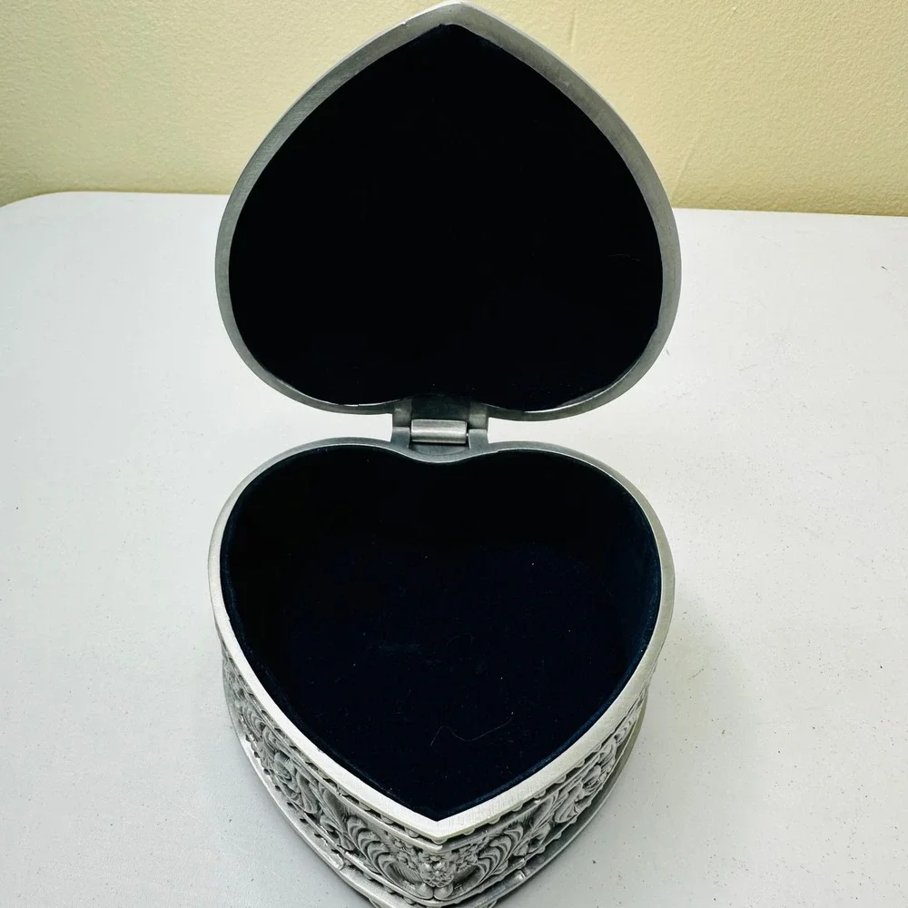 Vintage Heart Shape Silver Tone Embossed Floral Velvet Lined Jewelry Trinket Box